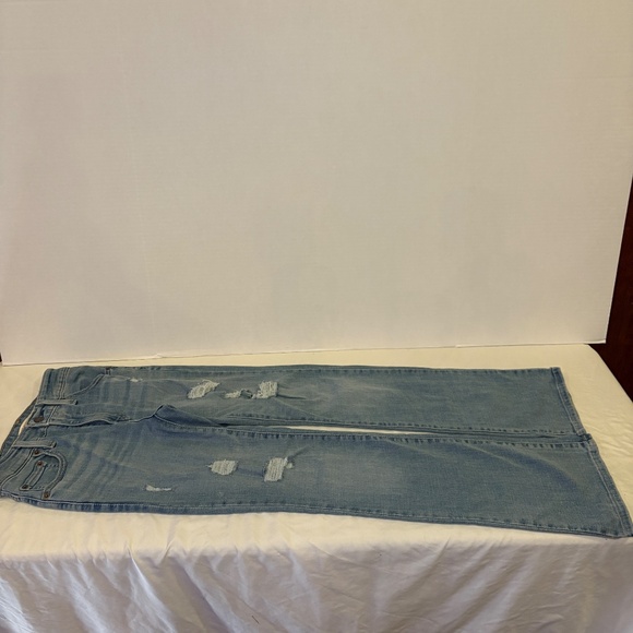 Levi's 725 High Rise Women's Light Blue Distressed Jeans Bootcut Size 25x30 - Picture 3 of 12